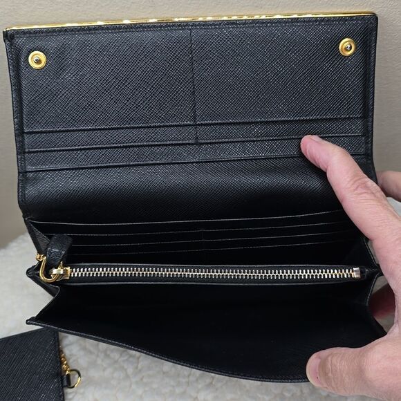 Prada Leather wallet with detachable badge holder/ card holder - Picture 6 of 11